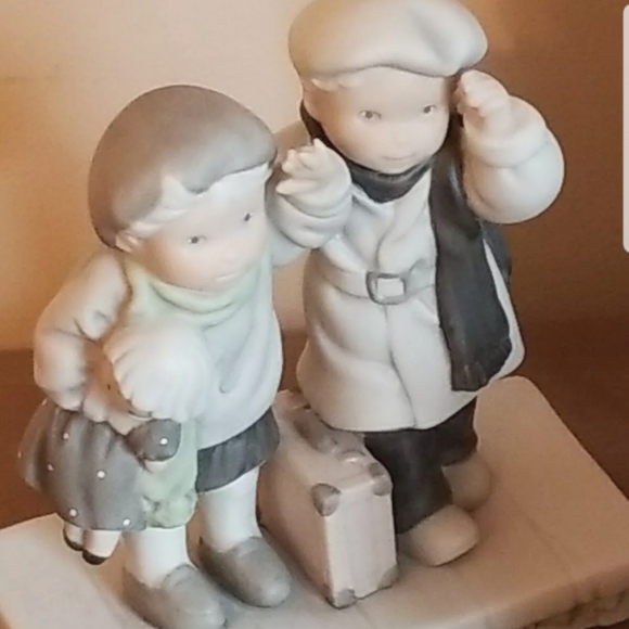 Pretty As A Picture Vntg "Thursday's Child" Enesco Figurine 292141 Kim Anderson - Picture 9 of 12